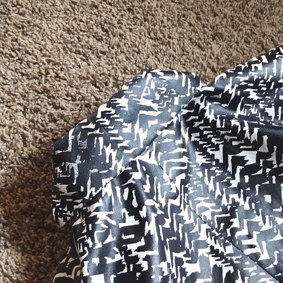 Women's Size Small À La Carte Black and White Zip up Jacket with Front Pockets - Picture 10 of 16